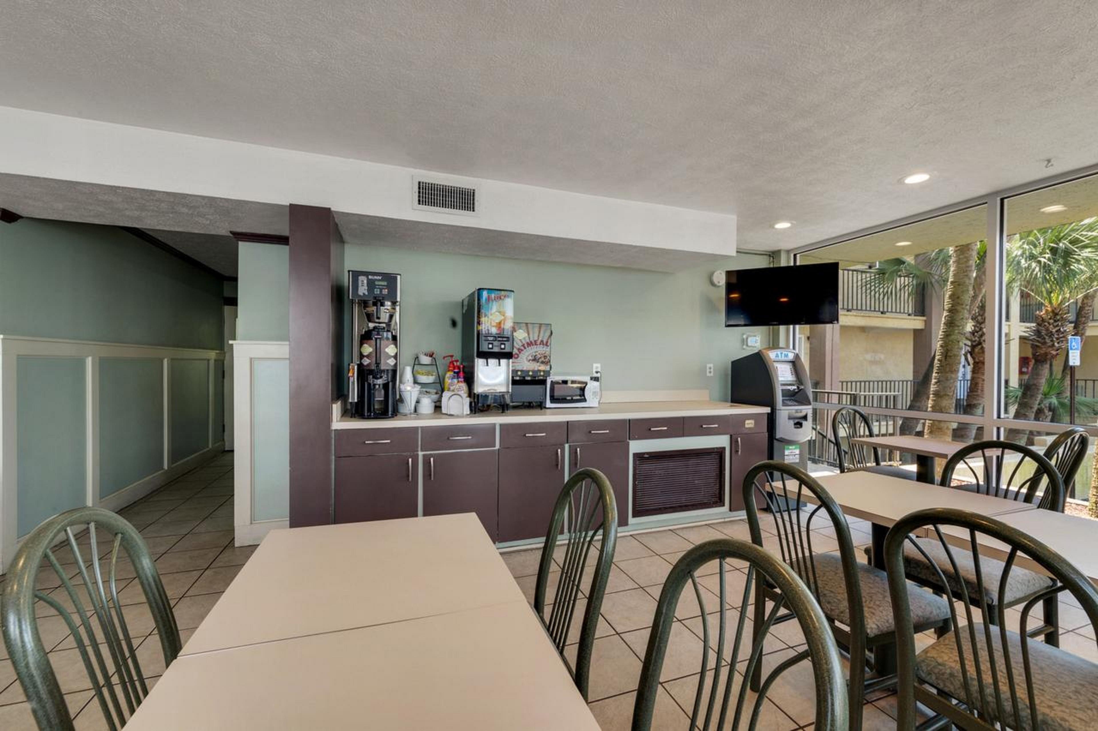 Ramada By Wyndham Panama City Beach / Beachfront Εξωτερικό φωτογραφία