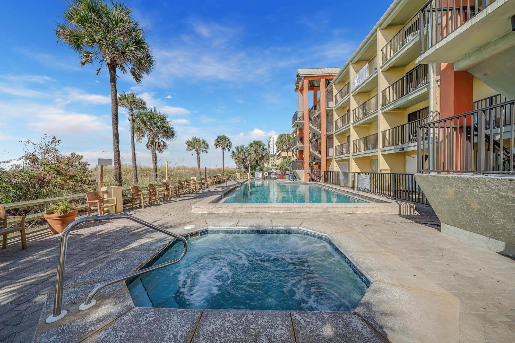Ramada By Wyndham Panama City Beach / Beachfront Εξωτερικό φωτογραφία