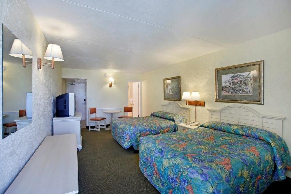 Ramada By Wyndham Panama City Beach / Beachfront Εξωτερικό φωτογραφία