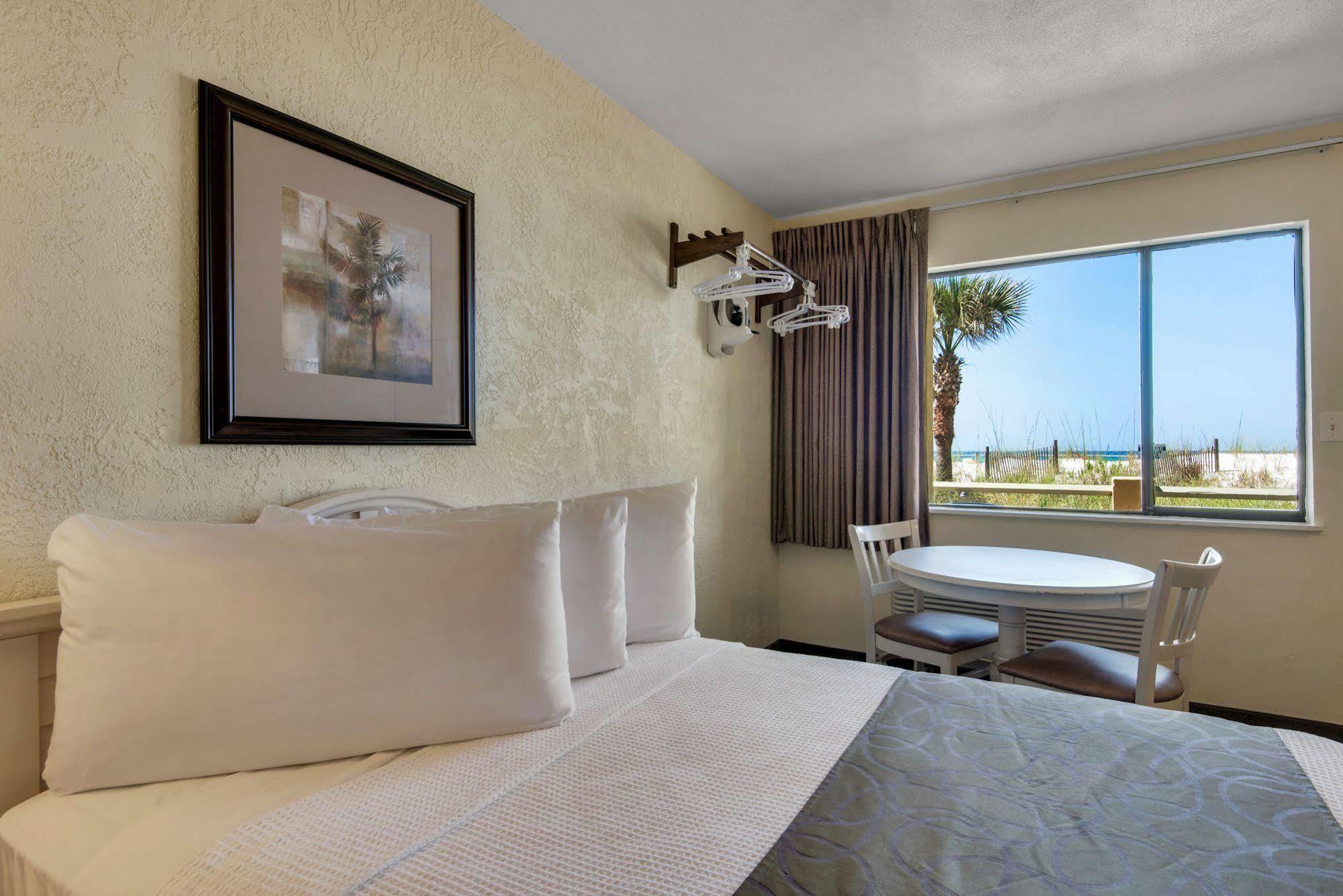 Ramada By Wyndham Panama City Beach / Beachfront Εξωτερικό φωτογραφία